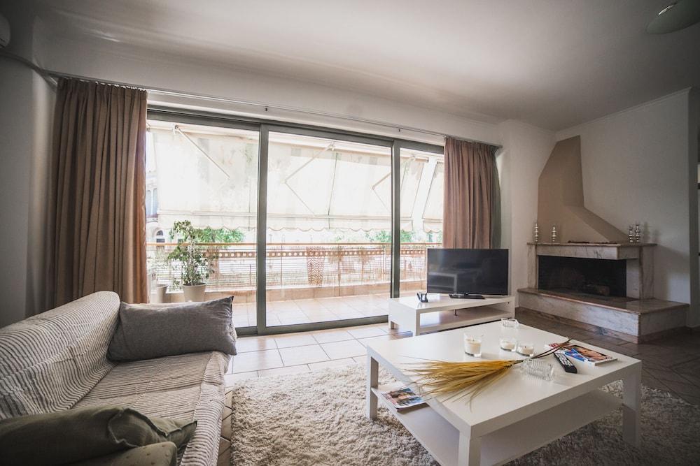 Nefeli City Apartments Patras Extérieur photo