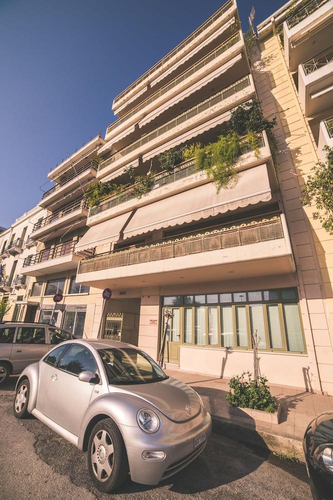 Nefeli City Apartments Patras Extérieur photo