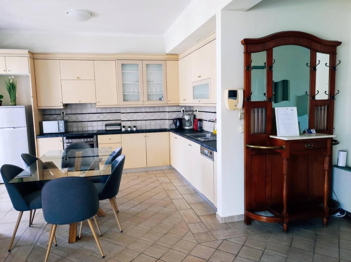 Nefeli City Apartments Patras Extérieur photo