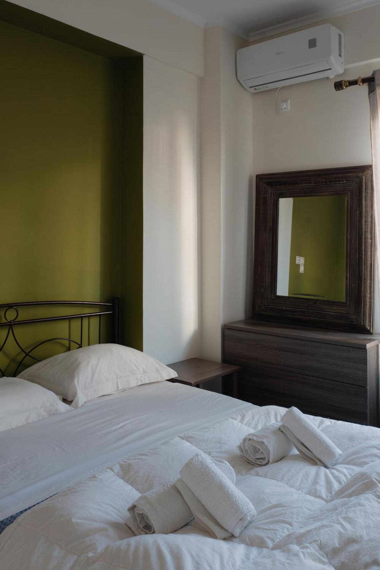 Nefeli City Apartments Patras Extérieur photo