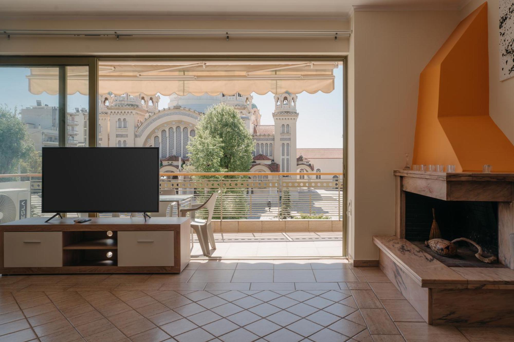 Nefeli City Apartments Patras Extérieur photo